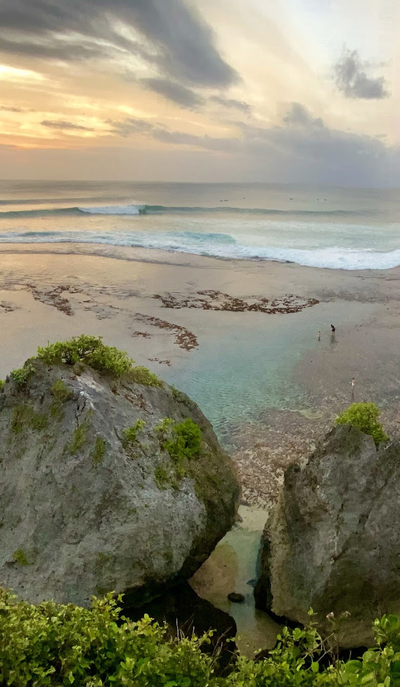 Pantai Suluban - Pantai Suluban, 53MQ+H8R, Jl. Pantai Suluban, Pecatu, Kec. Kuta Sel., Bali, 80361, Indonesia
