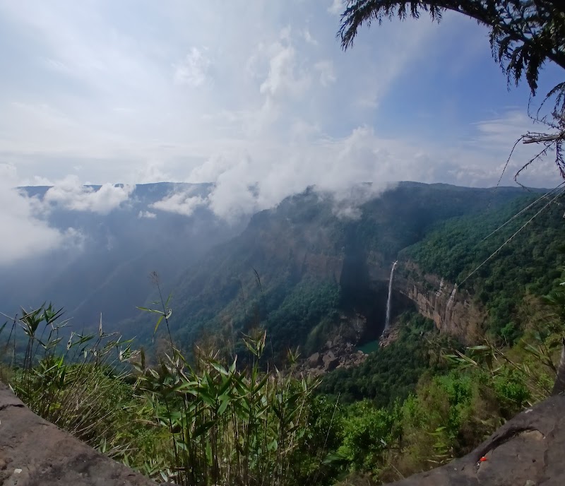 NohKaLikai Falls - NohKaLikai Falls NohKaLikai Falls, Meghalaya 793108, India