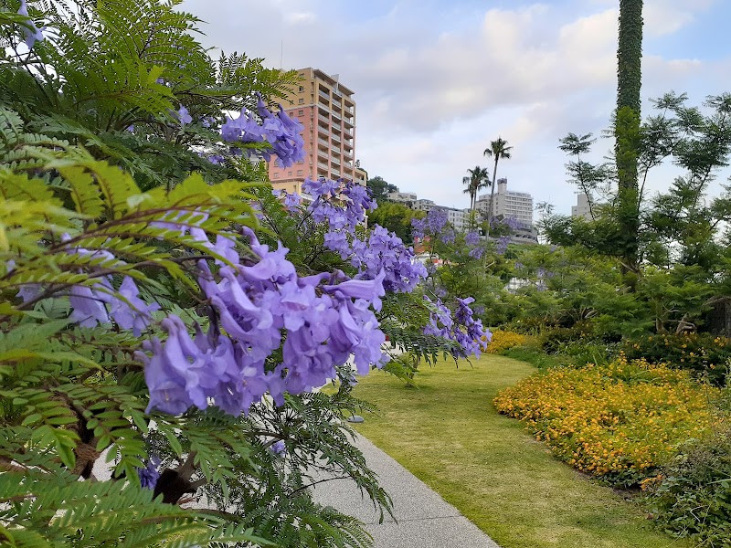 Atami Sun Beach - Atami Sun Beach, 地先 Higashikaiganchō, Atami, Shizuoka 413-0012, Japan