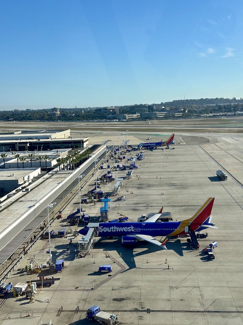 Long Beach Airport - Long Beach Airport, 4100 Donald Douglas Dr, Long Beach, CA 90808, USA