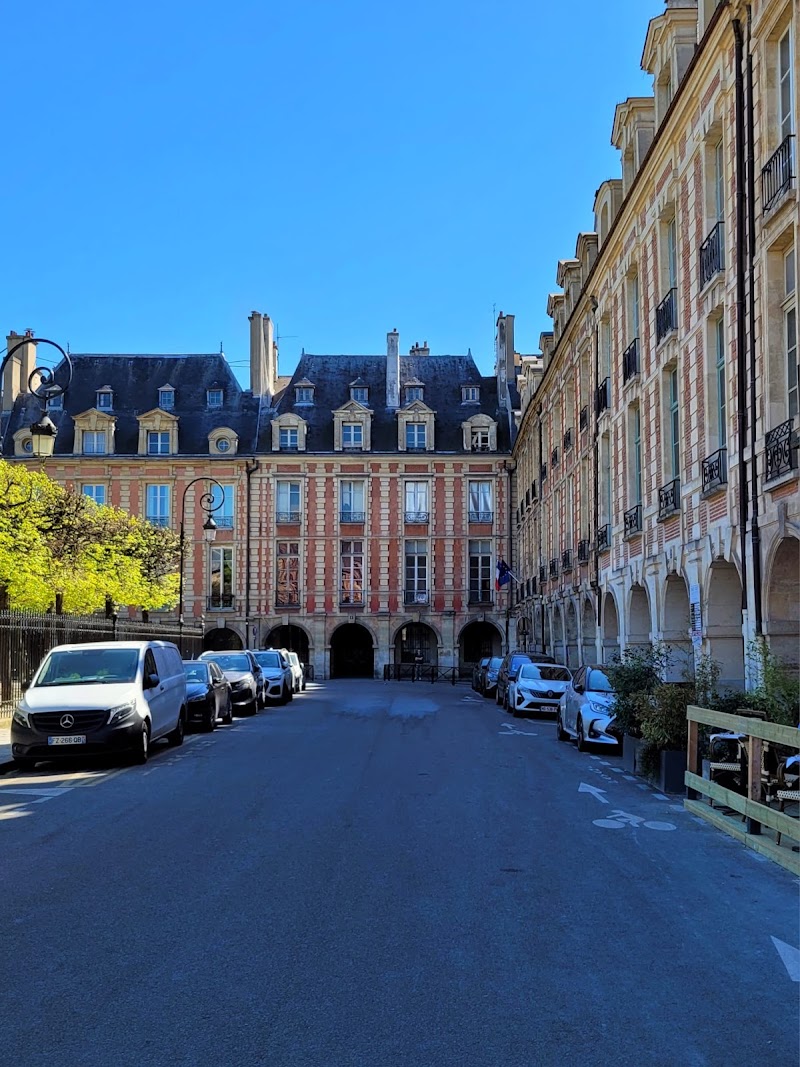 Place des Vosges - Place des Vosges Pl. des Vosges, 75004 Paris, France