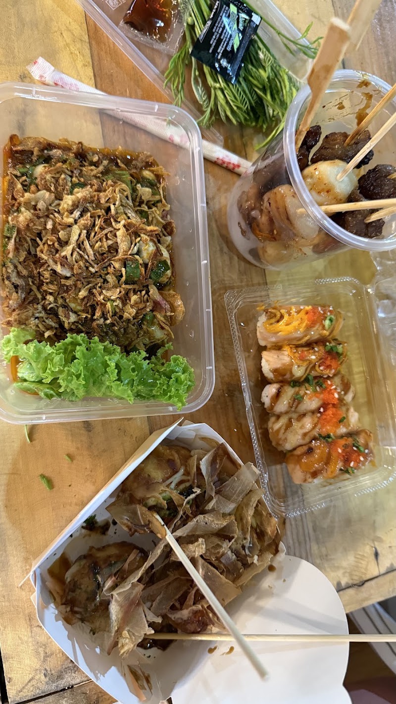 Friday night market - Friday night market R8RM+4JC, Chalong, Mueang Phuket District, Phuket 83000, Thailand