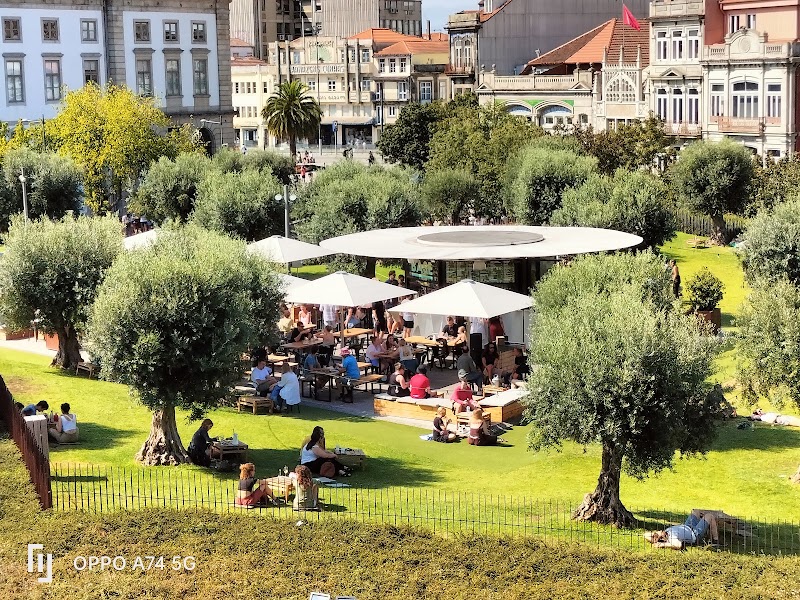 Base Porto - Base Porto, Quiosque Jardim, Passeio dos Clérigos, R. das Carmelitas 151, 4050-163 Porto, Portugal