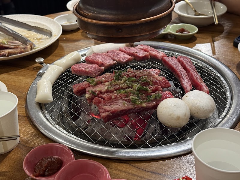 Seoul Korean Barbeque Woojujip Hongdae - Seoul Korean Barbeque Woojujip Hongdae, South Korea, Seoul, Mapo-gu, Yanghwa-ro 16-gil, 15 1층