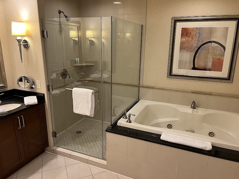 Luxury Suites International at The Signature - Luxury Suites International at The Signature 125 E Harmon Ave, Las Vegas, NV 89109, USA