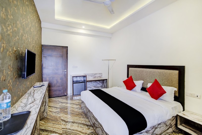 Super Collection O by OYO Sector 108 Noida - Super Collection O by OYO Sector 108 Noida Plot Number 93, Block C, Sector 108, Noida, Uttar Pradesh 201304, India