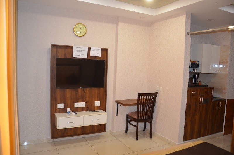 ROYAL HOLIDAY HOMES - ROYAL HOLIDAY HOMES 1018, 10th floor, MOTIAZ ROYAL BUSINESS PARK, Zirakpur, Gazipur, Punjab 140603, India