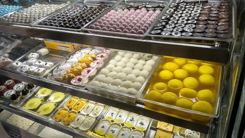 Kailash Sweets & Snacks - Kailash Sweets & Snacks, Shreenathji Apartment, Timaliawad, Nanpura, Surat, Gujarat 395001, India