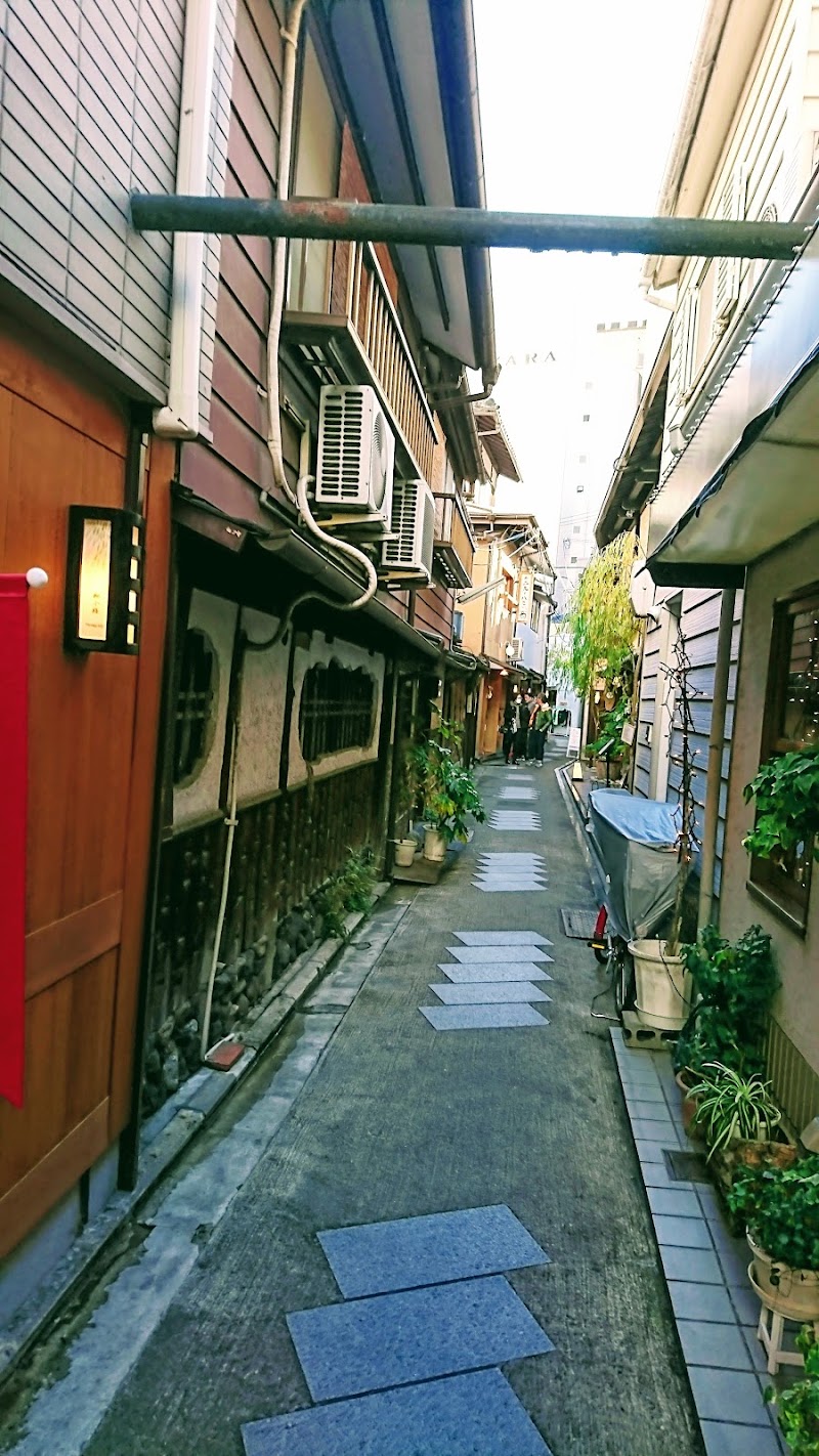 Shijo Kawaramachi - Shijo Kawaramachi, Komeyacho, Nakagyo Ward, Kyoto, 604-8026, Japan