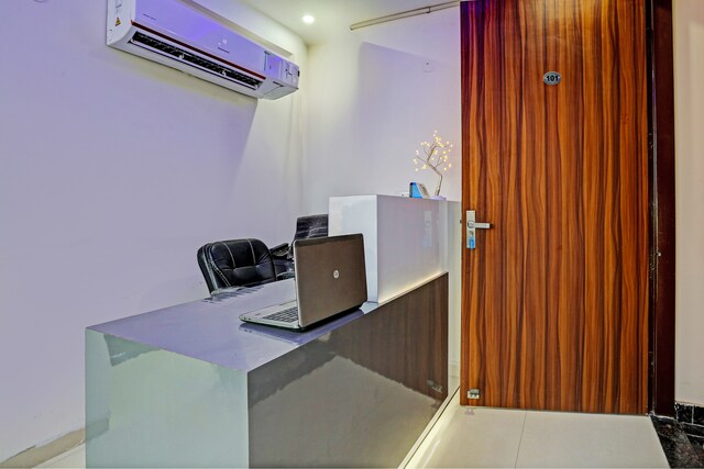 OYO Hotel Tree House - OYO Hotel Tree House Harinagar part 2, plot no 3a, near eco park, Hari Nagar Part II, Saurabh Vihar, Jaitpur, New Delhi, Delhi 110044, India