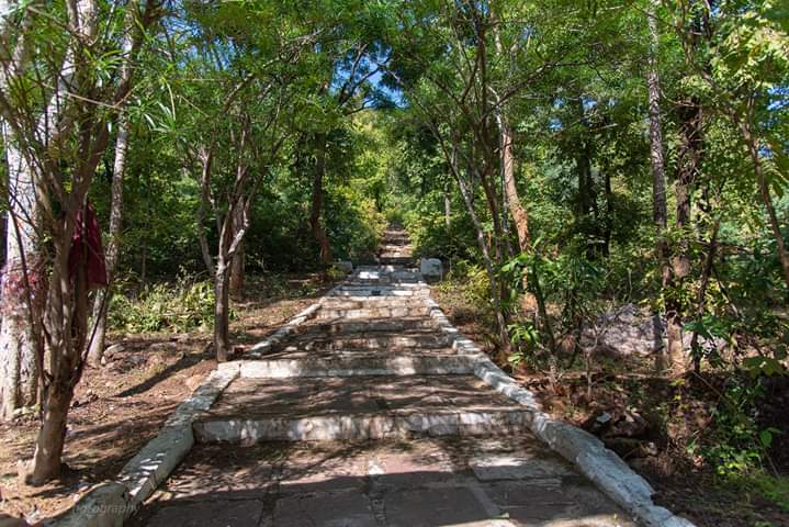 Siddhi Muni Baba Temple - Siddhi Muni Baba Temple, Kakka pahad, 846V+C39, Ratanpur, Chhattisgarh 495442, India