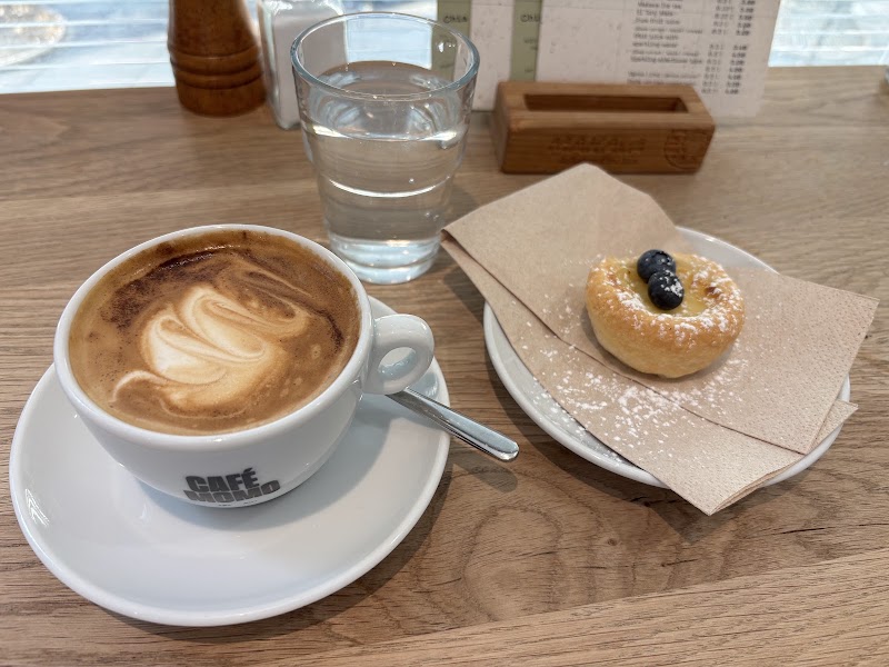 Café Momo - Café Momo In der Wagnersche Buchhandlung, Museumstraße 4, 6020 Innsbruck, Austria