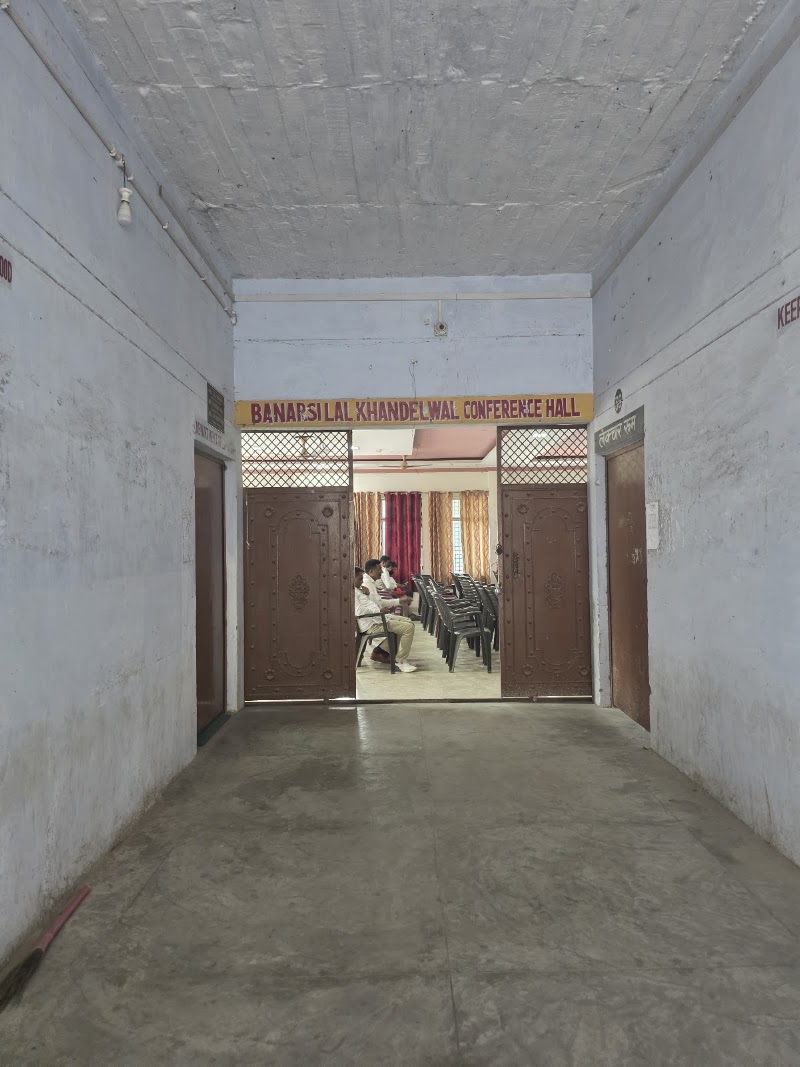 DCS Khandelwal Postgraduate College, Mau - DCS Khandelwal Postgraduate College, Mau, Sahadatpura Road, Sahadatpura, Mau, Uttar Pradesh 275101, India