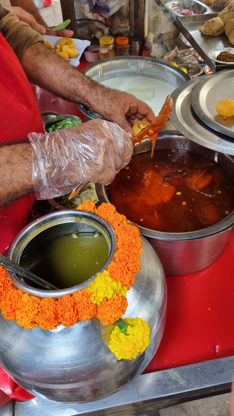 Ashok panipuri wala - Ashok panipuri wala shyam niketan building, p. d hinduja road, Khar, Khar West, Mumbai, Maharashtra 400052, India