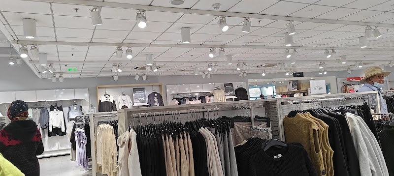 H&M - H&M 1st Floor, HUDA Metro station, North Wing, Sector 29, Gurugram, Haryana 122009, India