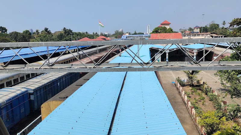 Kozhikode Railway Station 4th Platform Ticket Counter - Kozhikode Railway Station 4th Platform Ticket Counter, 6QWJ+87J, Railwaystation 4th Platform Rd, Palayam, Kozhikode, Keralam 673001, India