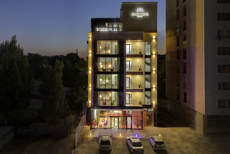 Bridges Hotel