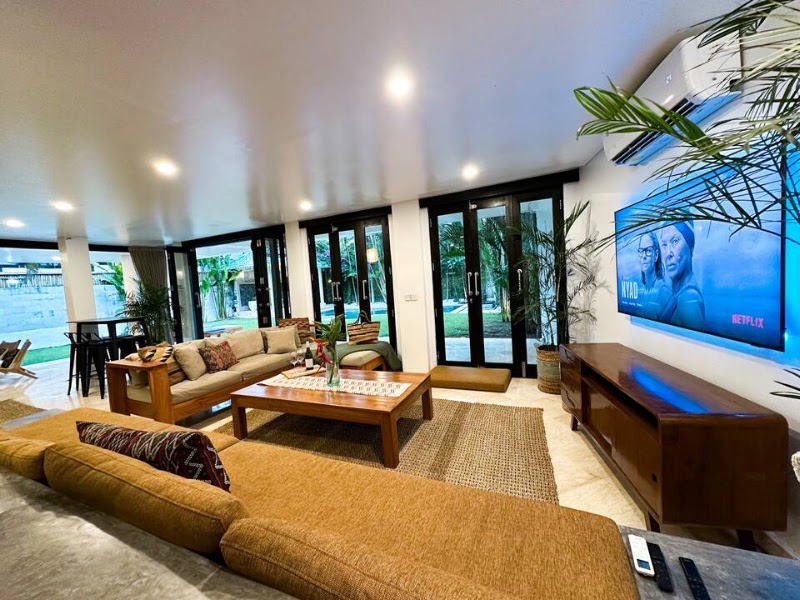 Canggu, Villa Umalas Airbnb: Pool, Garden, Beach 5mins, Walk to Cafes - Canggu, Villa Umalas Airbnb: Pool, Garden, Beach 5mins, Walk to Cafes Villa 7, (near, Liga.tennis Centre & Academy, Jalan Pulau Batam, Kerobokan, Kec. Denpasar Bar., Kabupaten Badung, Bali 80361, Indonesia