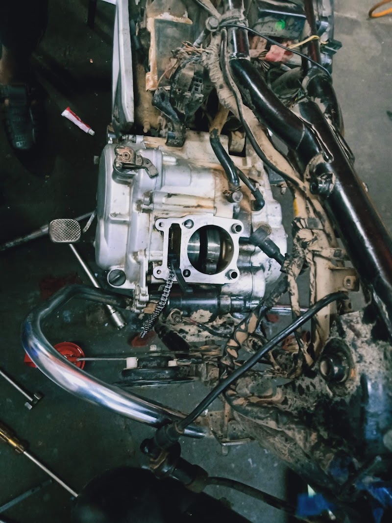 Bike service point - Bike service point 1307 24th main, GRS plaza, 25th B Cross Rd, 2nd Sector, BDA Layout, HSR Layout, Bengaluru, Karnataka 560102, India