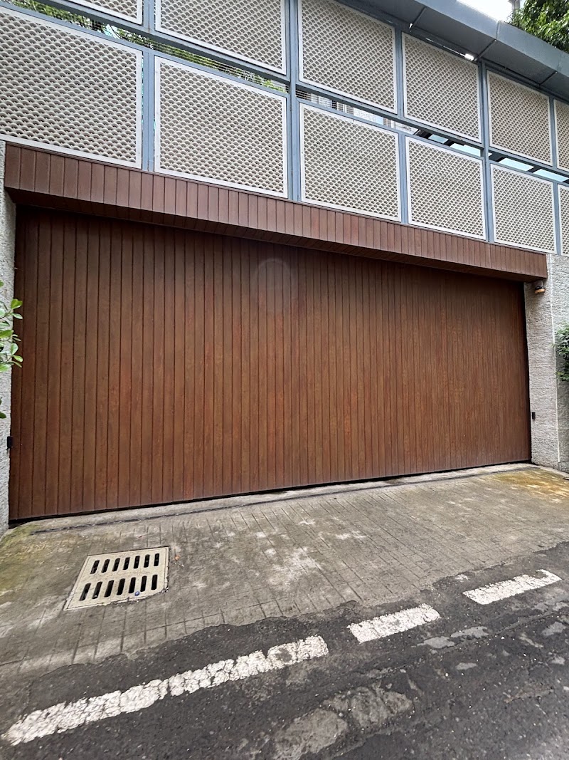 Sachin Tendulkar's House - Sachin Tendulkar's House, 19a, Perry Cross Rd, Bandra West, Mumbai, Maharashtra 400050, India