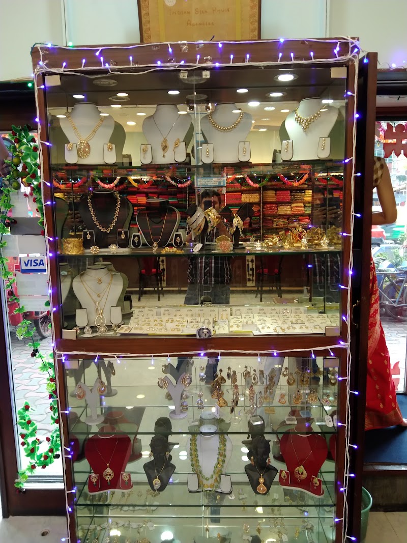 Indian Silk House Agencies Rash Behari Avenue - Indian Silk House Agencies Rash Behari Avenue, 129A, Rash Behari Ave, Triangular Park, Dover Terrace, Ballygunge, Kolkata, West Bengal 700029, India