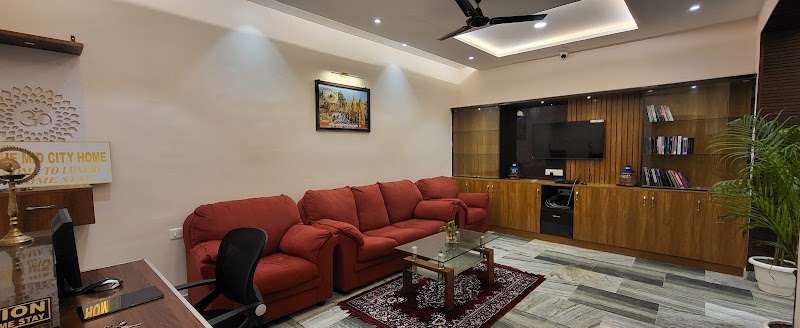 The Mid City Home - The Mid City Home, 7th floor flat, Ishwar Tower, 71, Luxa Rd, Godowliya, Sidhgiribagh, Varanasi, Uttar Pradesh 221010, India