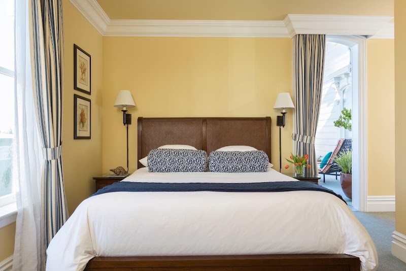 West Cliff Inn, A Four Sisters Inn - West Cliff Inn, A Four Sisters Inn 174 W Cliff Dr, Santa Cruz, CA 95060, USA