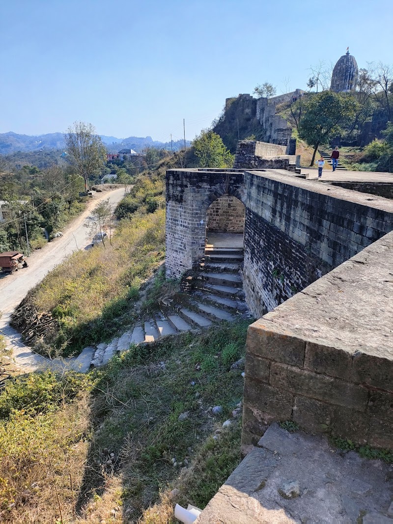 The Sujanpur Tira fort - The Sujanpur Tira fort, Tira, Bus Stop, Sujanpur Tira, Himachal Pradesh 176110, India