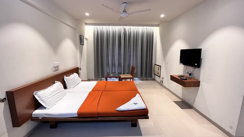 Hotel Sumanchandra Suites !! होटल सुमनचंद्र सूट !! Corporate Hotel !! Business Hotel - Hotel Sumanchandra Suites !! होटल सुमनचंद्र सूट !! Corporate Hotel !! Business Hotel Pandav Caves, Agra - Mumbai Hwy, near Phalke Smarak, Buddha Vihar, Pathardi Phata, Nashik, Maharashtra 422010, India