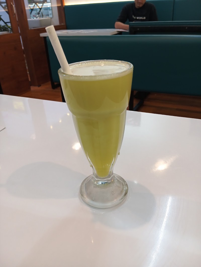 Shake Palace - Shake Palace, W7P7+358, Aroor - Thoppumpady Rd, Thoppumpady, Kochi, Keralam 682005, India