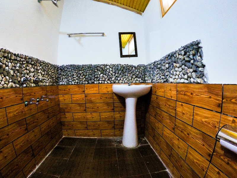 Tirthan Ecostay - Tirthan Ecostay Post office, Road, Kulthi, Pekhri, Gushaini, Himachal Pradesh 175123, India