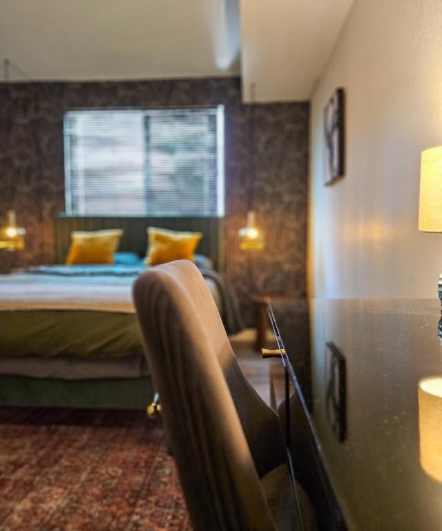 Forty First Place - Boutique Hostel - Forty First Place - Boutique Hostel, 615 W 41st Pl, Los Angeles, CA 90037, USA