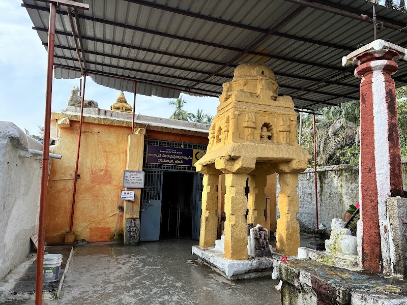 Shri Uddana Veerabhadra Swamy Temple - Shri Uddana Veerabhadra Swamy Temple, 8FG5+9X8, Hampi, Kadirampura, Karnataka 583239, India