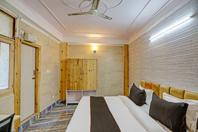 Collection O by OYO Aditya Inn Sector 66 Noida Near Adarsh Pariksha Kendra - Collection O by OYO Aditya Inn Sector 66 Noida Near Adarsh Pariksha Kendra plot no 129, Gali No. 7, Block M, Mamura, Sector 66, Noida, Uttar Pradesh 201309, India
