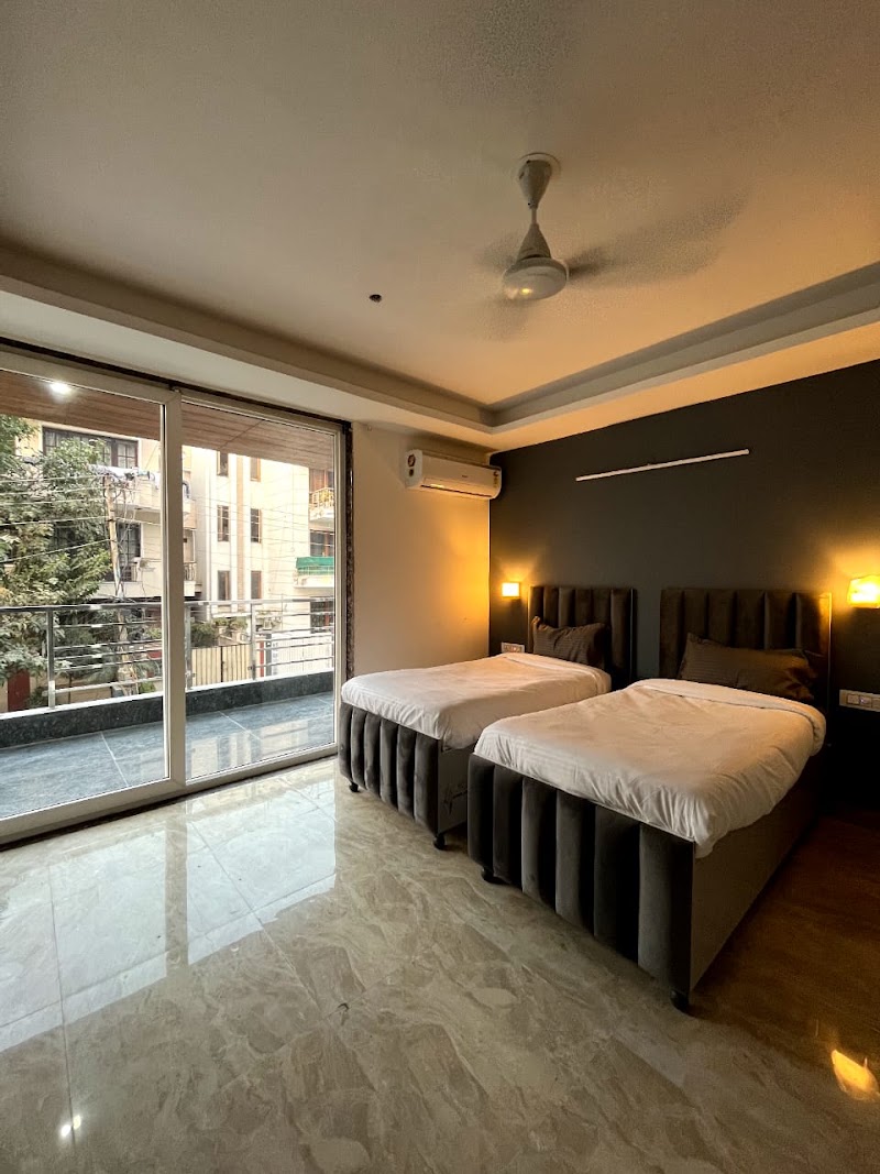 Housr 28 Galleria - Housr 28 Galleria 184, Sector 28, Chakkarpur, Gurugram, Haryana 122009, India