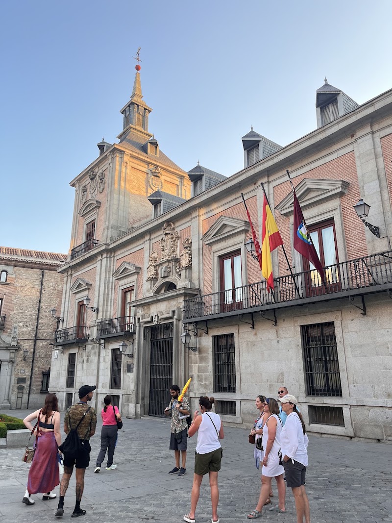 Free Tour Madrid - Free Tour Madrid, P.º del Prado, 1, Retiro, 28014 Madrid, Spain