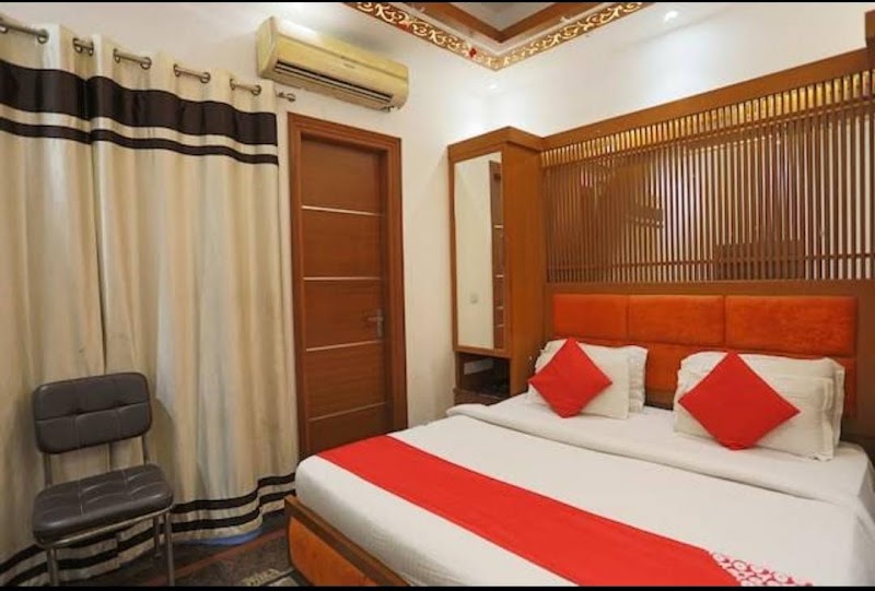 Pg for Girls only - Pg for Girls only Second floor, Laxmi apartment, F 1, near Yadav parathy walay, Rasoolpur Nawada, Industrial Area, Sector 62, Noida, Uttar Pradesh 201309, India