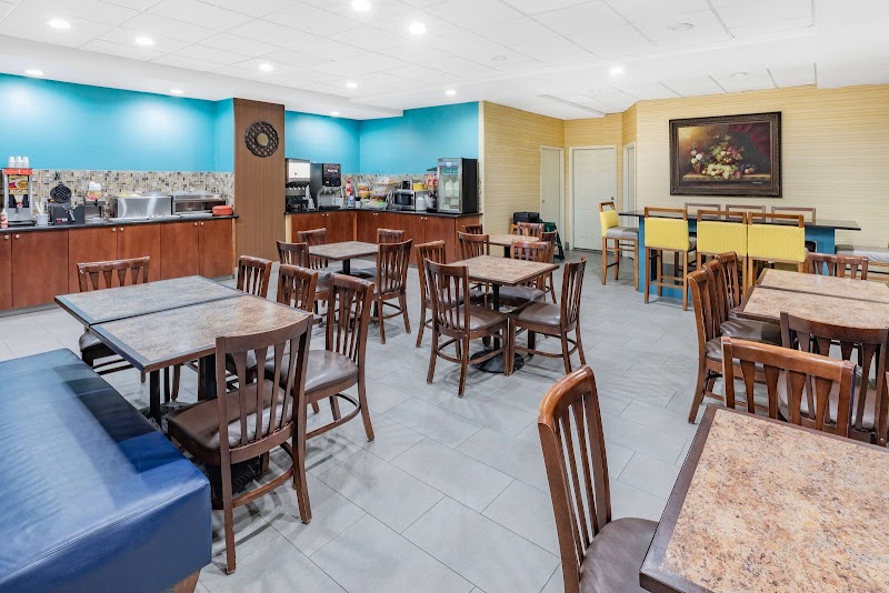 Days Inn & Suites by Wyndham San Antonio near Frost Bank Ctr - Days Inn & Suites by Wyndham San Antonio near Frost Bank Ctr 4038 Frontage Rd I-10, San Antonio, TX 78219, USA
