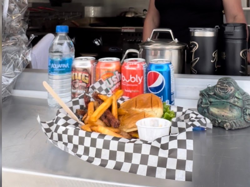 Hixzee's Gourmet Street Food Truck - Hixzee's Gourmet Street Food Truck 604 7th Ave, Keremeos, BC V0X 1N1, Canada
