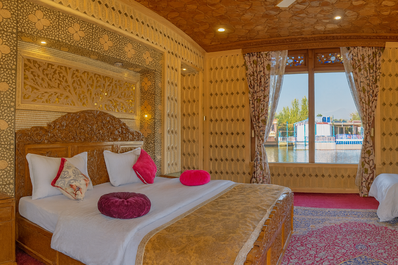 Best View Group Of Houseboats - Best View Group Of Houseboats GHAT, NO. 9, Boulevard Rd, opposite HOTEL SHAH ABBAS DAL LAKE, Karapura, Rainawari, Srinagar, 190001