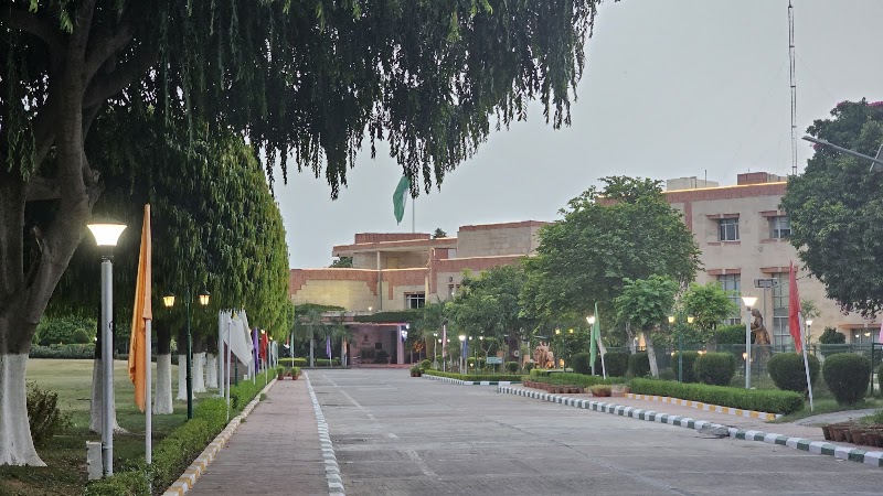 IIPM, Sector 18, Gurugram - IIPM, Sector 18, Gurugram 83, Jaipur - Delhi Expy, Sector 18, Gurugram, Haryana 122015, India