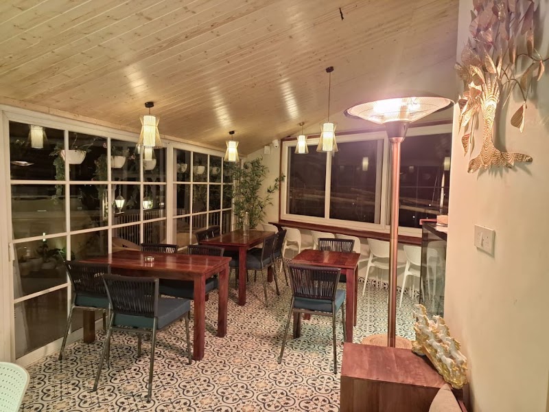 Bummy's by Vyaana Retreats - Bummy's by Vyaana Retreats Near, Ambedkar Chowk, Library, The Mall Road, Mussoorie, Uttarakhand 248179, India
