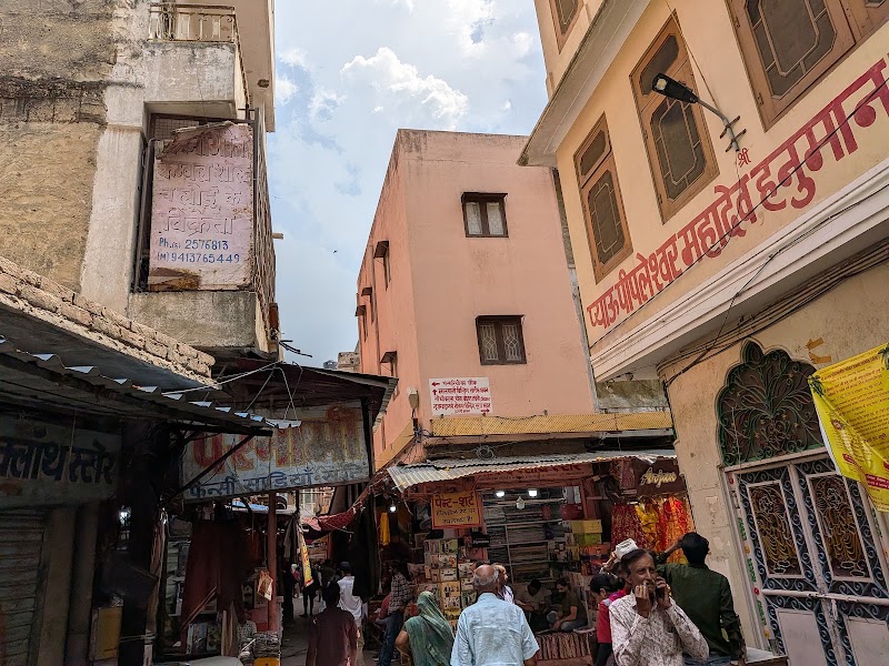 Purohit Ji Ka Katla Gate No. 1 - Purohit Ji Ka Katla Gate No. 1, WRCG+RH7, Johari Bazar Rd, Bapu Bazar, Pink City, Jaipur, Jaipur Nagar Nigam Area, Rajasthan 302003, India