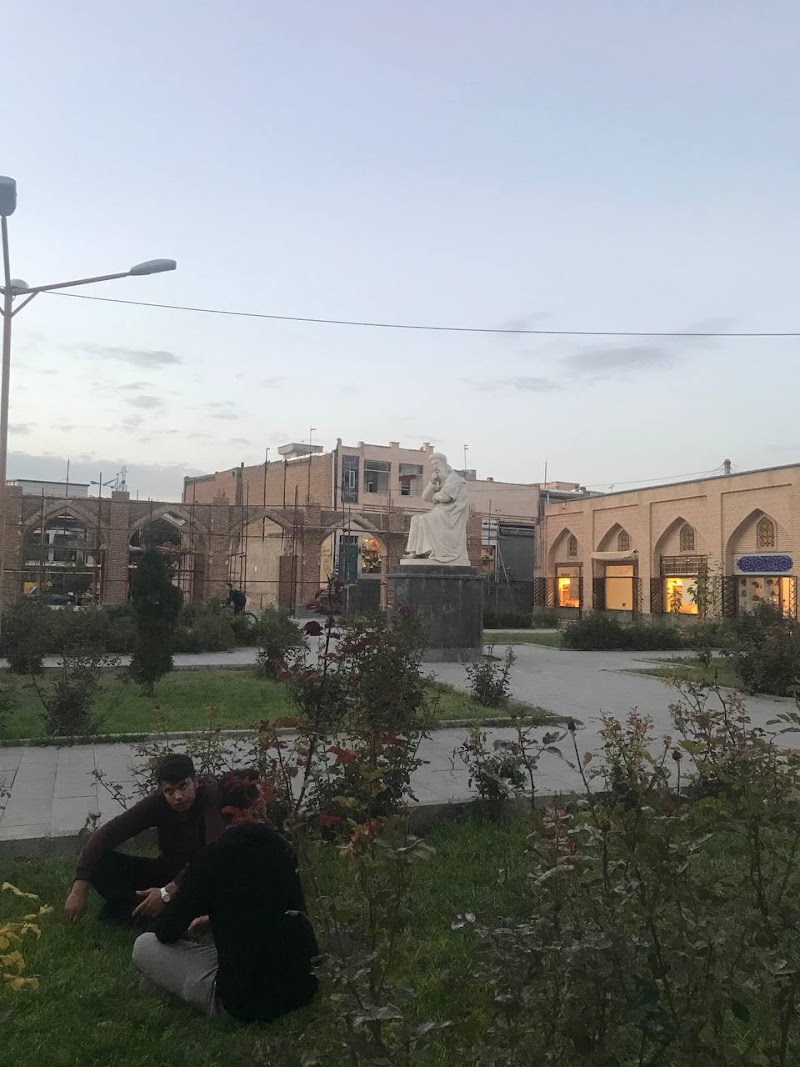 مجسمه شیخ صفی الدین اردبیلی - مجسمه شیخ صفی الدین اردبیلی, عالی قاپو، 67XR+P53، اردبیل، استان اردبیل، Iran