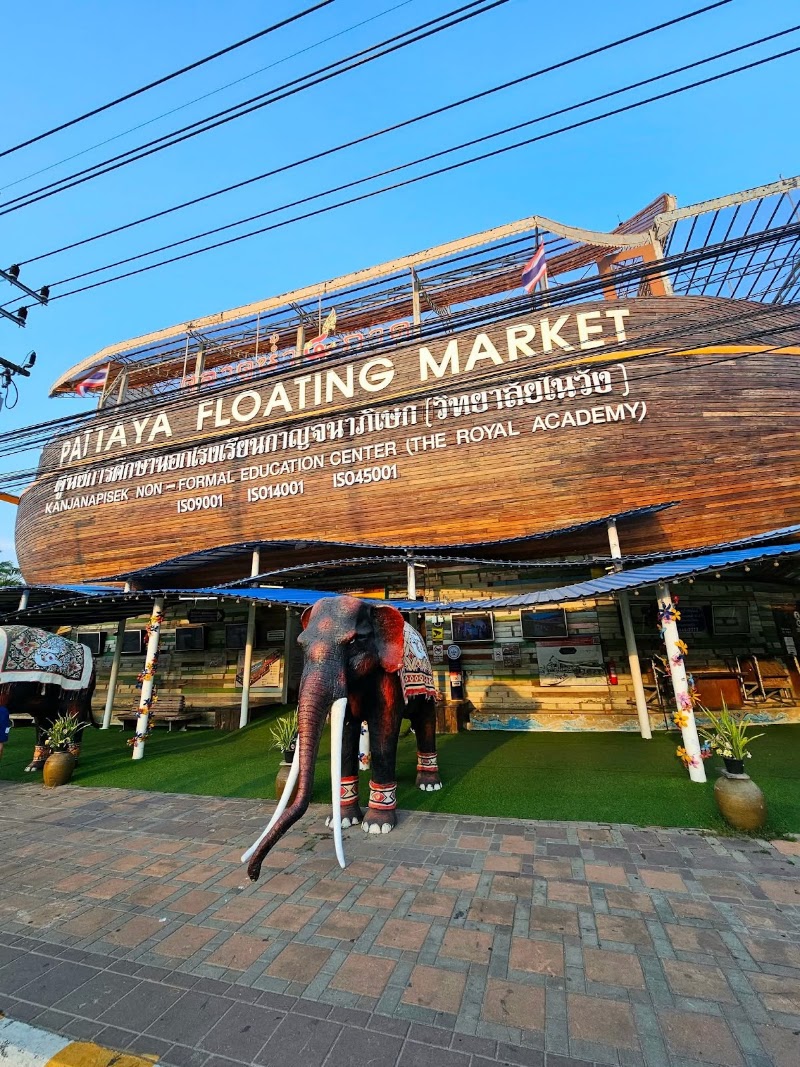 Pattaya Floating Market Gate No.4 - Pattaya Floating Market Gate No.4 VW95+RG4 Unnamed Road Muang Pattaya, Amphoe Bang Lamung, Chang Wat Chon Buri 20150, Thailand
