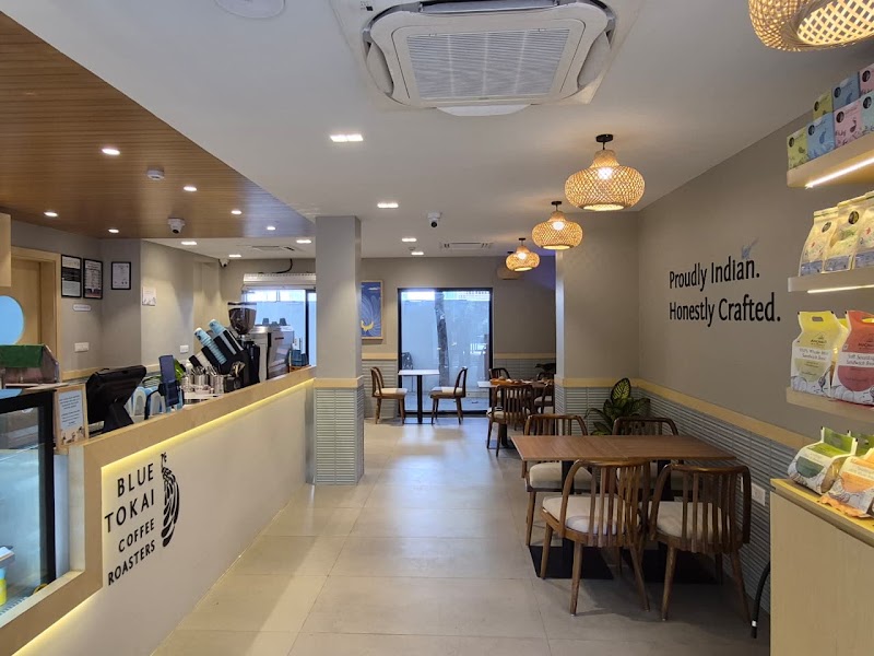 Blue Tokai Coffee Roasters | Market Yard - Blue Tokai Coffee Roasters | Market Yard SN 694/2, Yamunai Bungalow Chandrama, Housing society, Plot No 12, Adarsh Nagar Society, Market Yard, Maharshi Nagar, Pune, Maharashtra 411037, India