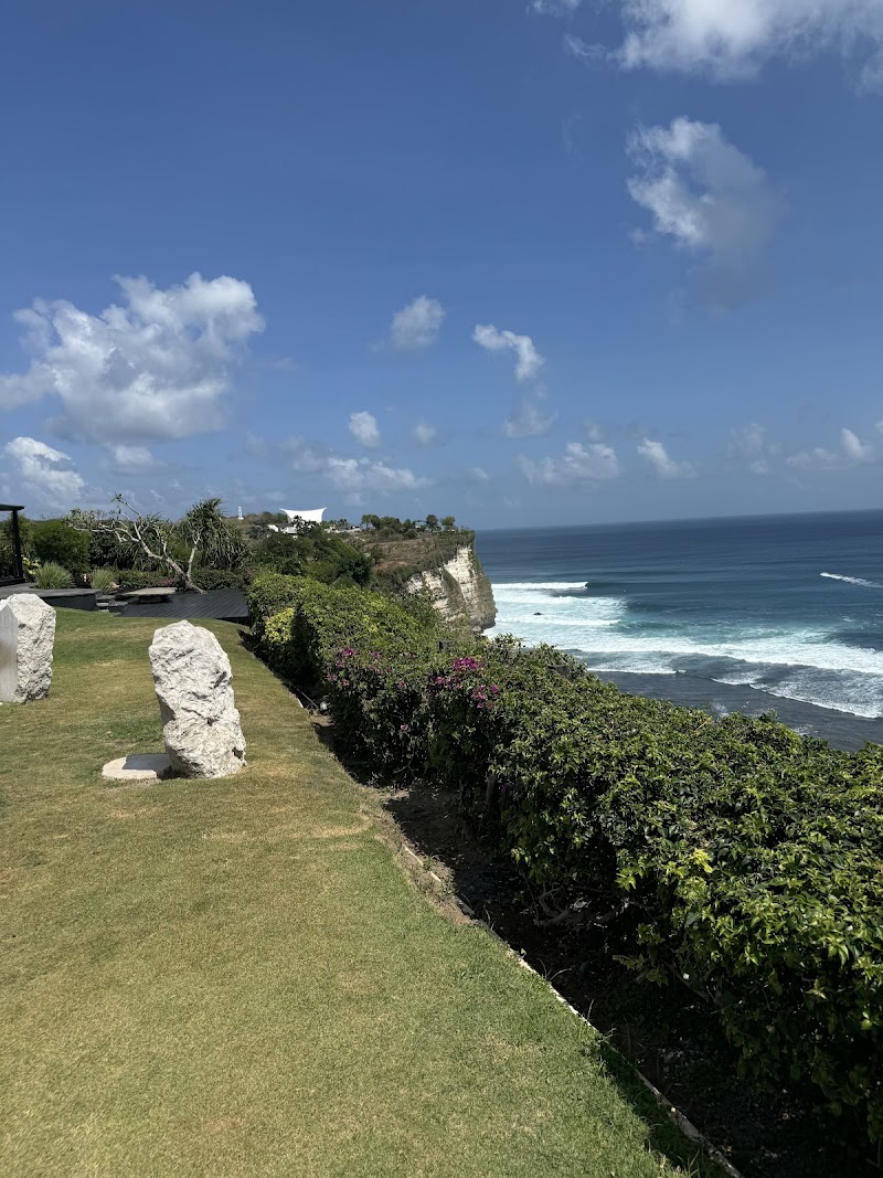 The Istana - The Istana Jl. Uluwatu Jl. Pantai Suluban, Pecatu, Kec. Kuta Sel., Kabupaten Badung, Bali 80361, Indonesia