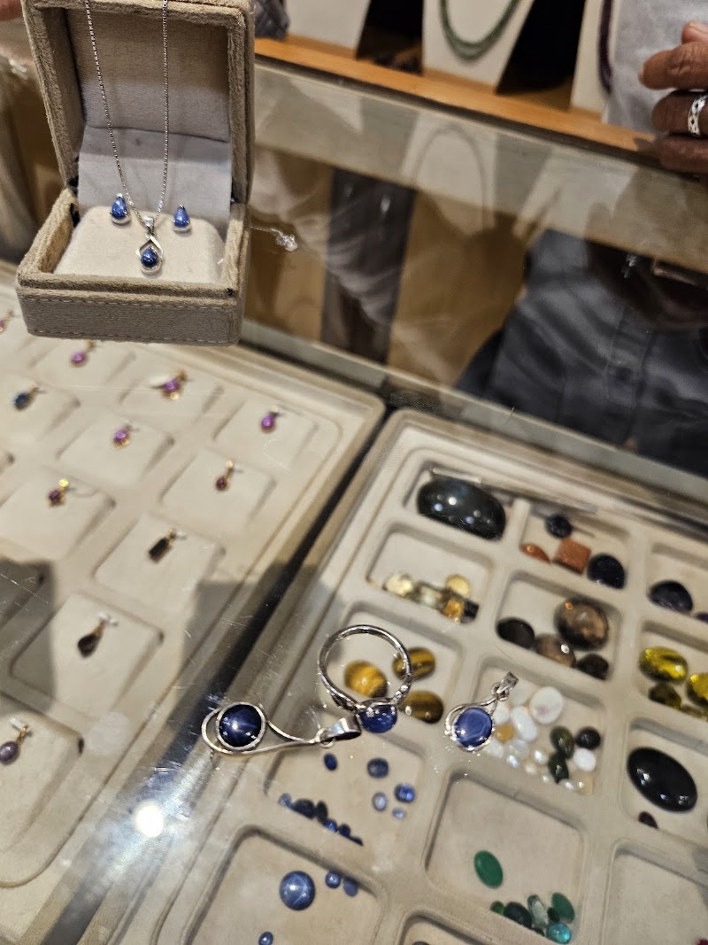 Majestic Emporio - Jewellery & More - Majestic Emporio - Jewellery & More Lg-4&7, Hotel Deluxe Plaza, MG Tower, Fatehabad Rd, Bansal Nagar, Tajganj, Agra, Uttar Pradesh 282001, India