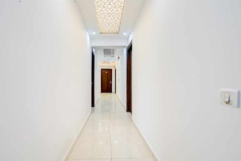 hotel king plaza - hotel king plaza A 208 Road 5, Street No. 9, Block RZ, Mahipalpur Village, Mahipalpur, New Delhi, Delhi 110037, India