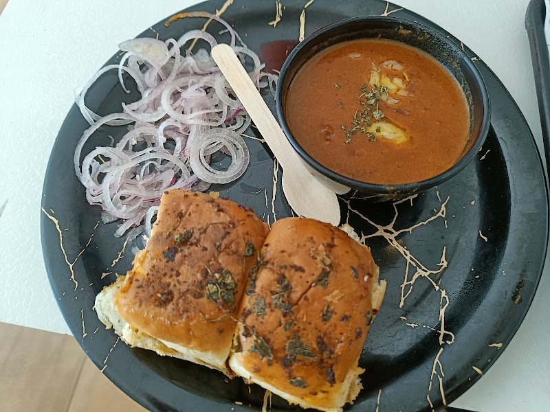 Isudhi restaurant and cafe - Isudhi restaurant and cafe Paidal path turan dawar se 800 m ringas, road, Khatoo, Rajasthan 332602, India